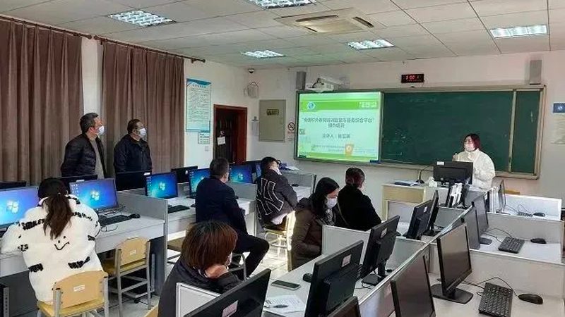 了解最小年龄要求后，接下来就是报考流程。以下为报考焊工证的简要流程：