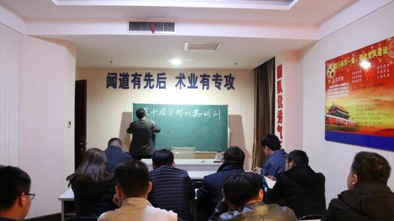 少儿编程课程：揭秘其背后的优与劣