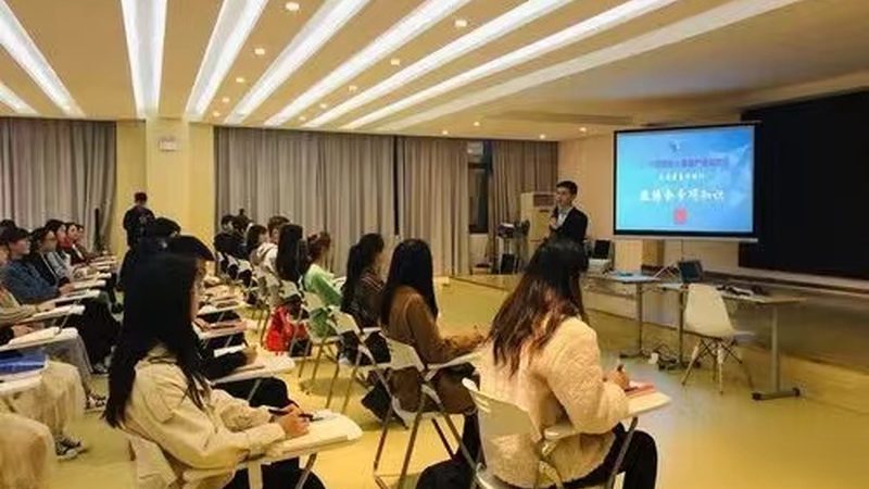 在了解研究生培训协议班口碑时，家长们可以从以下几个方面进行参考：