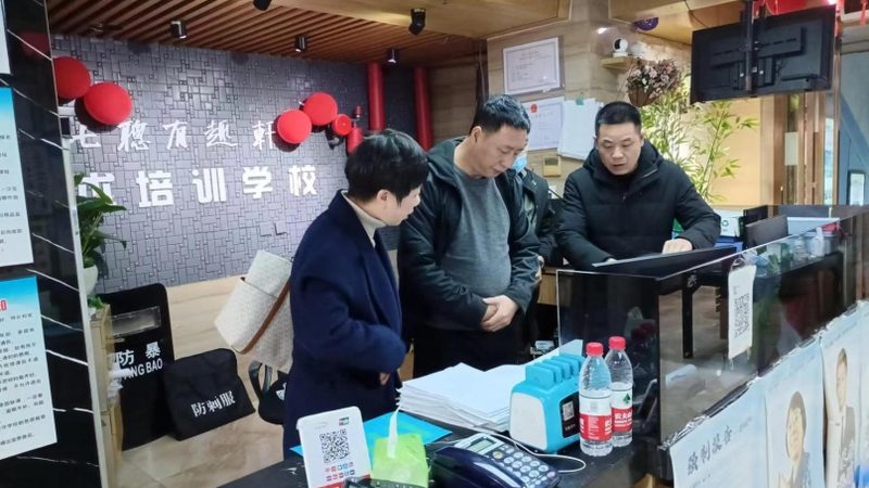 学历教育与技能培训：本质区别与选择指南**
