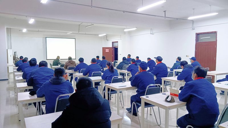 在寻找会计培训老师时，首先要关注其资质认证。会计培训老师通常需要具备以下资质：